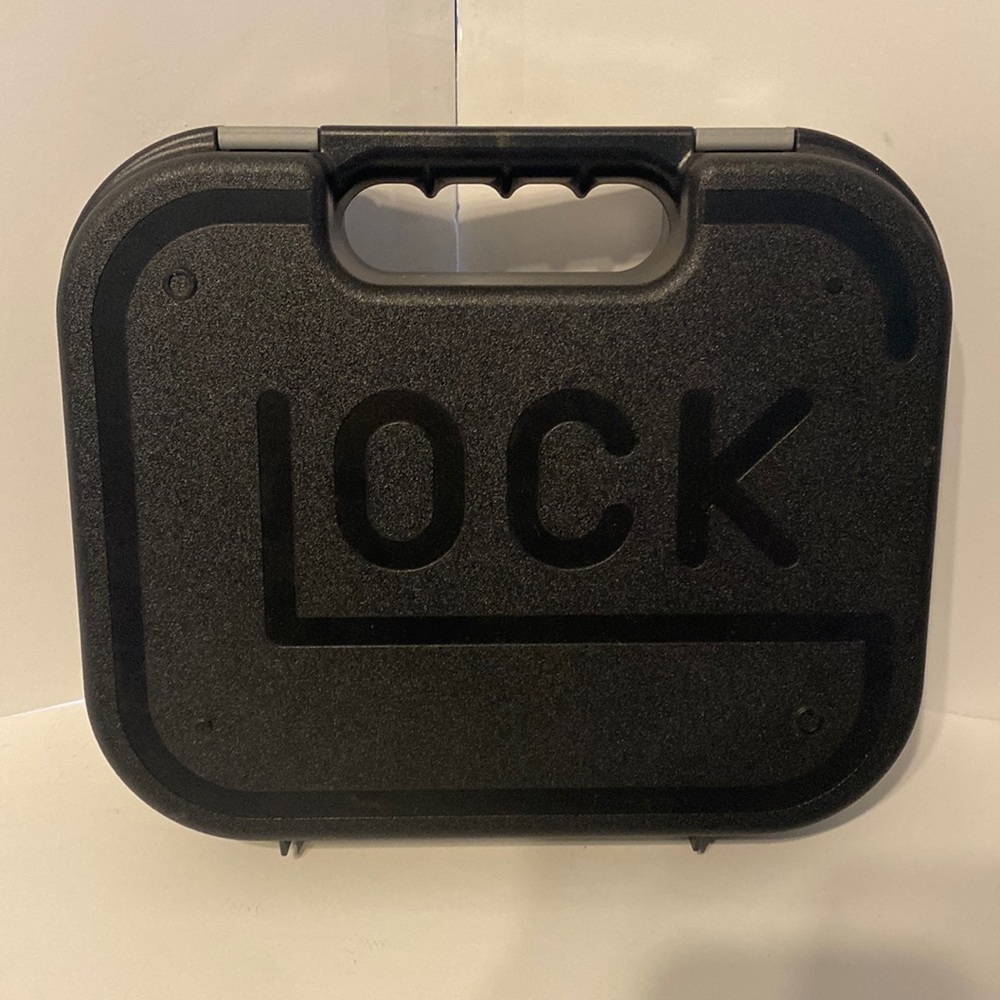 Lock case with accessories inside. carry case. New.